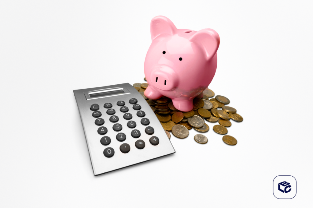 Calculadora perto de uma poupança rosa